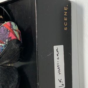 Scene.  Size 6.5.  Multi-color.